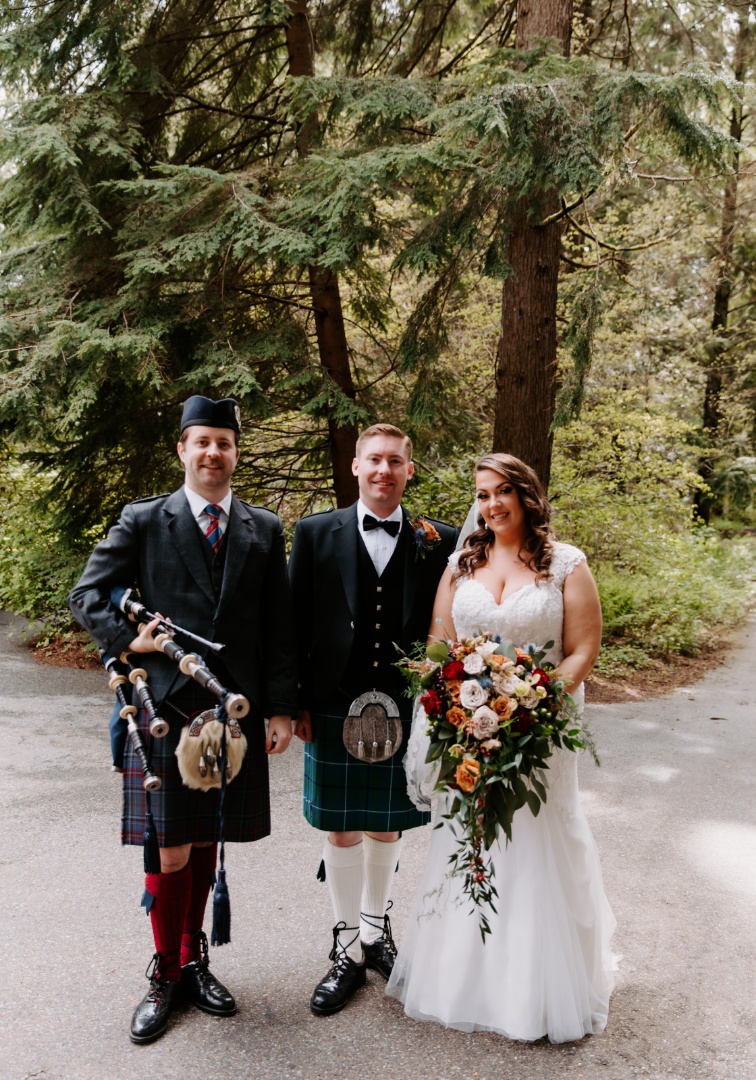 Alastair Lee with a bride and groom